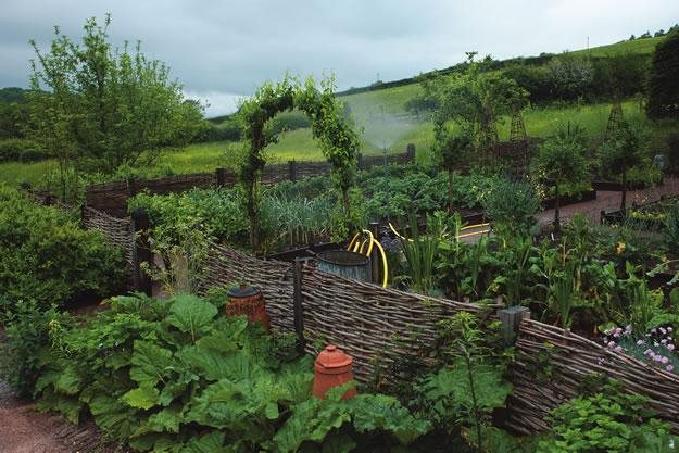 01_arne_maynard_garden
Arne Maynard
London, England